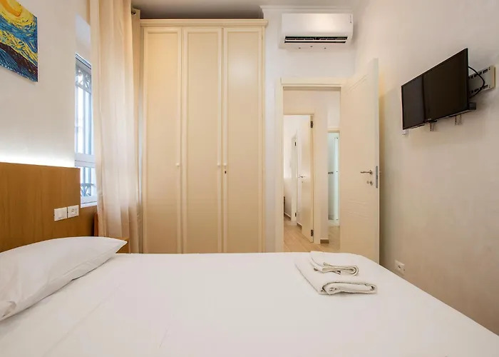 Marconi Design - 4 Fermate Dal Colosseo 3*