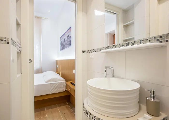 Gasthof Marconi Design - 4 Fermate Dal Colosseo 3*